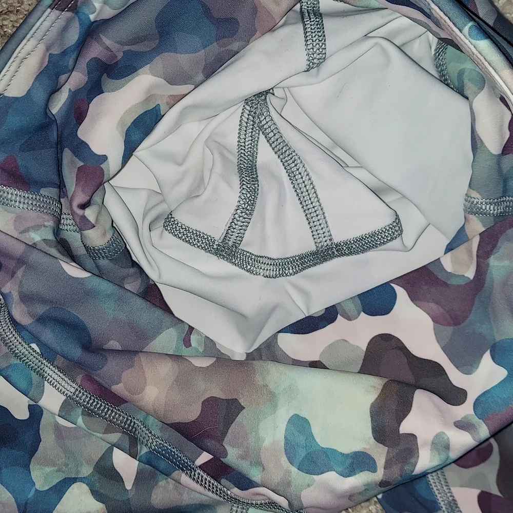 SPANX Camo Water Color Print Activewear Set - Picture 3 of 5